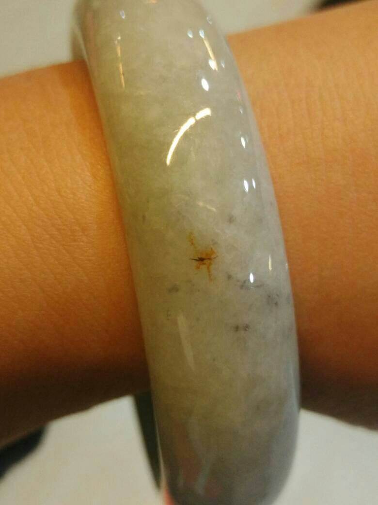 翡翠手镯底色发灰,翡翠镯子什么颜色最差-第2张图片-翡翠网 翡翠手镯底色发灰,翡翠镯子什么颜色最差-第2张图片-翡翠网