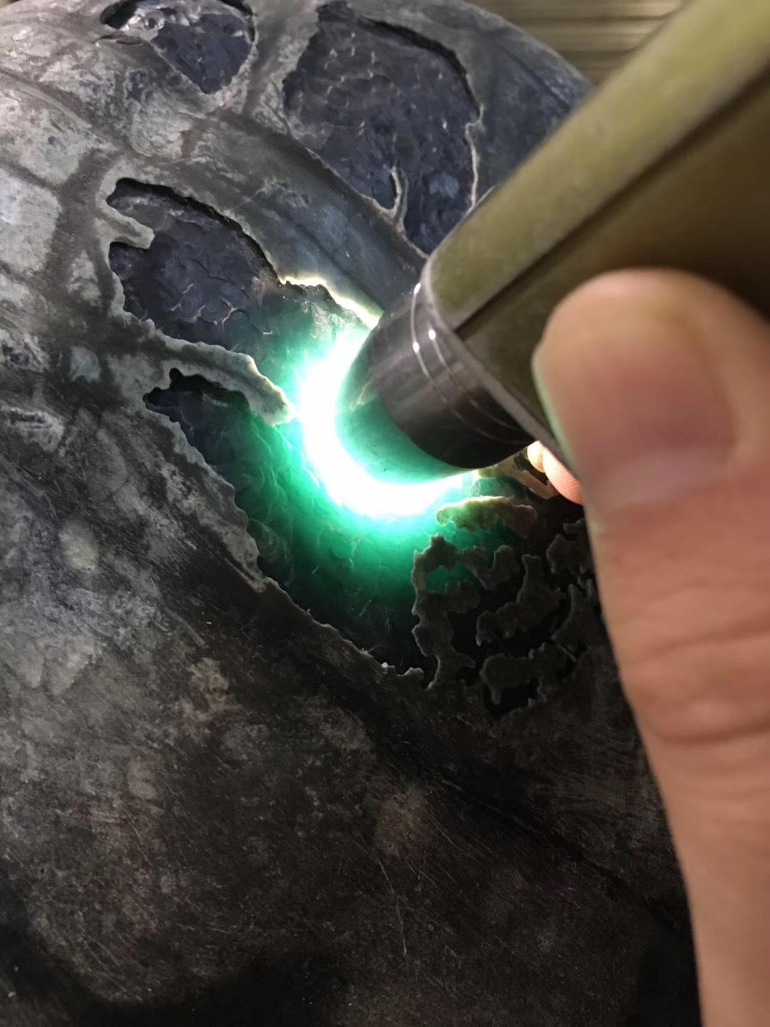 包含翡翠原石莫湾基皮厚里面会有肉吗的词条-第2张图片-翡翠网 包含翡翠原石莫湾基皮厚里面会有肉吗的词条-第2张图片-翡翠网