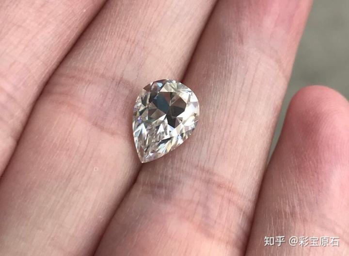 莫桑石容易被看出来吗的简单介绍-第1张图片-翡翠网 莫桑石容易被看出来吗的简单介绍-第1张图片-翡翠网