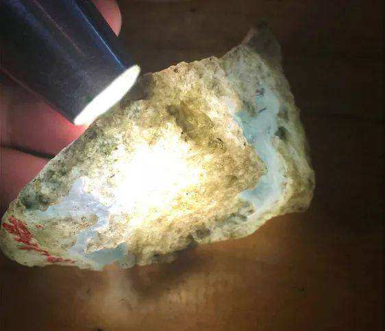 白盐沙皮翡翠原石图片的简单介绍-第1张图片-翡翠网 白盐沙皮翡翠原石图片的简单介绍-第1张图片-翡翠网