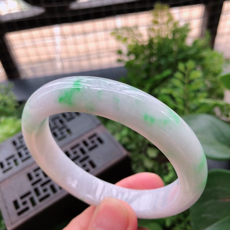 手镯圈口18内径多少,翡翠手镯内径18-第1张图片-翡翠网 手镯圈口18内径多少,翡翠手镯内径18-第1张图片-翡翠网