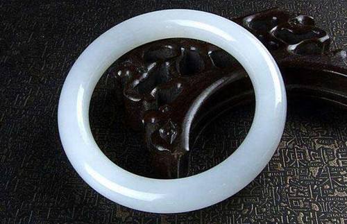 关于翡翠价格由什么决定的的信息-第2张图片-翡翠网 关于翡翠价格由什么决定的的信息-第2张图片-翡翠网