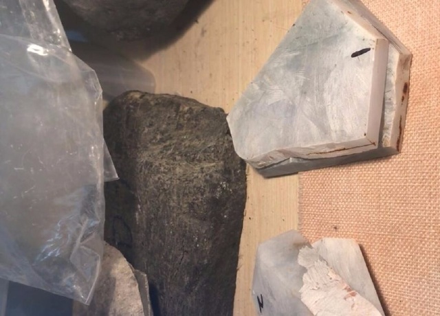 遵化翡翠原石成品,翡翠原石切开后图片-第2张图片-翡翠网 遵化翡翠原石成品,翡翠原石切开后图片-第2张图片-翡翠网