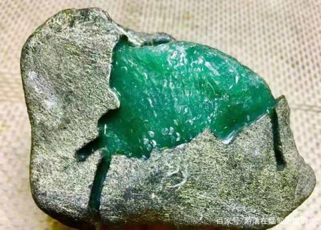 辽宁翡翠原石的价位,翡翠原石鉴赏交流-第2张图片-翡翠网 辽宁翡翠原石的价位,翡翠原石鉴赏交流-第2张图片-翡翠网