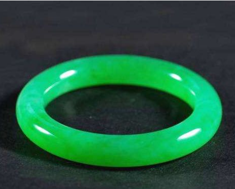 翡翠值多少价格的简单介绍-第1张图片-翡翠网 翡翠值多少价格的简单介绍-第1张图片-翡翠网