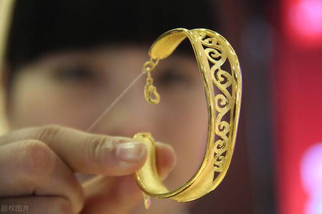 我被回收黄金的给骗了,想卖掉金首饰去哪里-第1张图片-翡翠网 我被回收黄金的给骗了,想卖掉金首饰去哪里-第1张图片-翡翠网