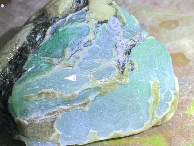 什么场口的翡翠原石皮最厚的简单介绍-第1张图片-翡翠网 什么场口的翡翠原石皮最厚的简单介绍-第1张图片-翡翠网