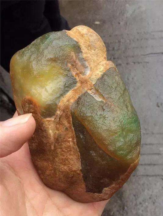 关于翡翠原石养殖的信息-第2张图片-翡翠网 关于翡翠原石养殖的信息-第2张图片-翡翠网