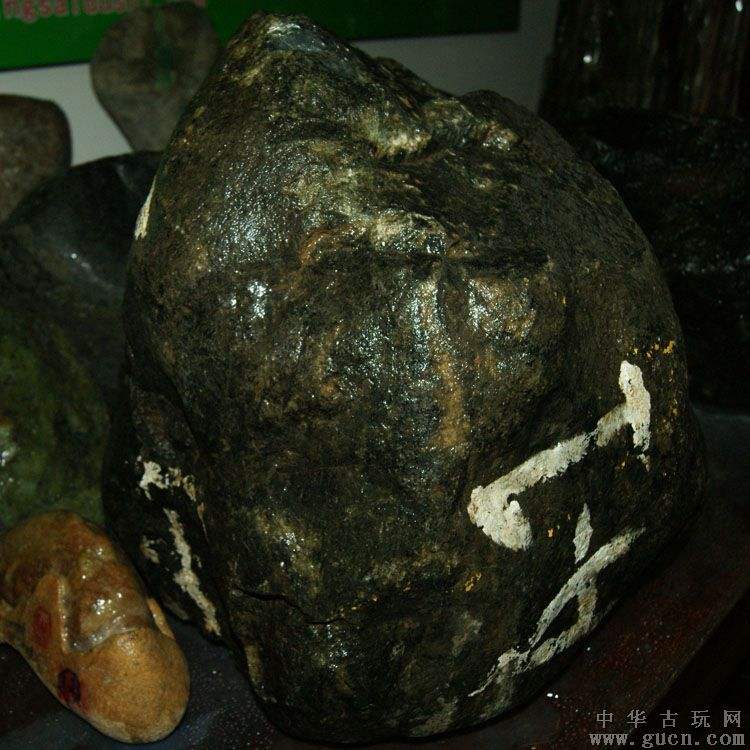 古玩店收不收翡翠原石北京哪里有回收翡翠原石的-第1张图片-翡翠网 古玩店收不收翡翠原石北京哪里有回收翡翠原石的-第1张图片-翡翠网