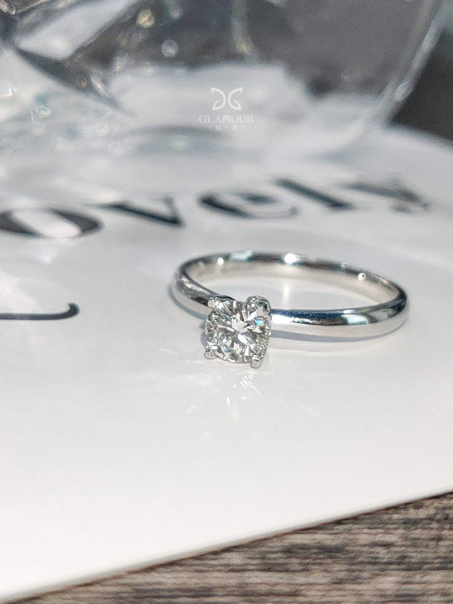 最耐看的钻戒款式,买钻戒哪个牌子性价比高-第1张图片-翡翠网 最耐看的钻戒款式,买钻戒哪个牌子性价比高-第1张图片-翡翠网