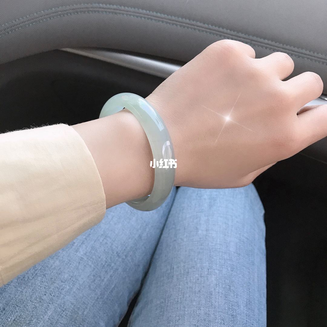 翡翠手镯怎样越带越润的简单介绍-第2张图片-翡翠网 翡翠手镯怎样越带越润的简单介绍-第2张图片-翡翠网
