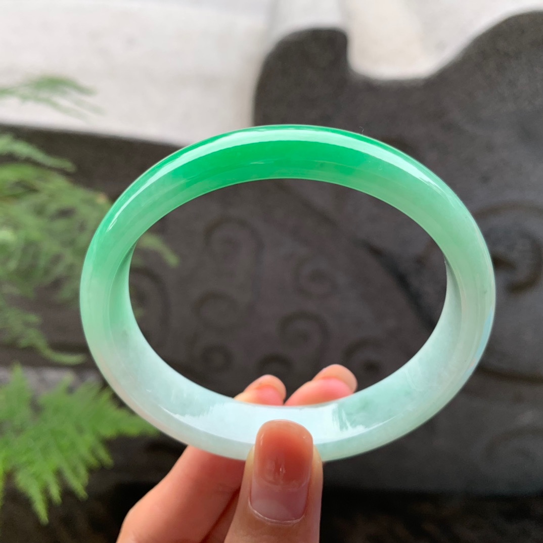 天然翡翠镯子图片价格图片,翡翠手镯原石图片大全-第2张图片-翡翠网 天然翡翠镯子图片价格图片,翡翠手镯原石图片大全-第2张图片-翡翠网