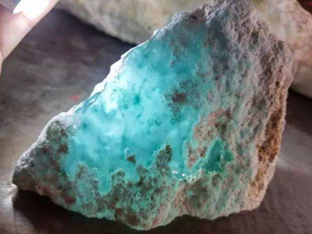 格应角场口的翡翠什么特征,翡翠原石怎么辨别种水-第1张图片-翡翠网 格应角场口的翡翠什么特征,翡翠原石怎么辨别种水-第1张图片-翡翠网