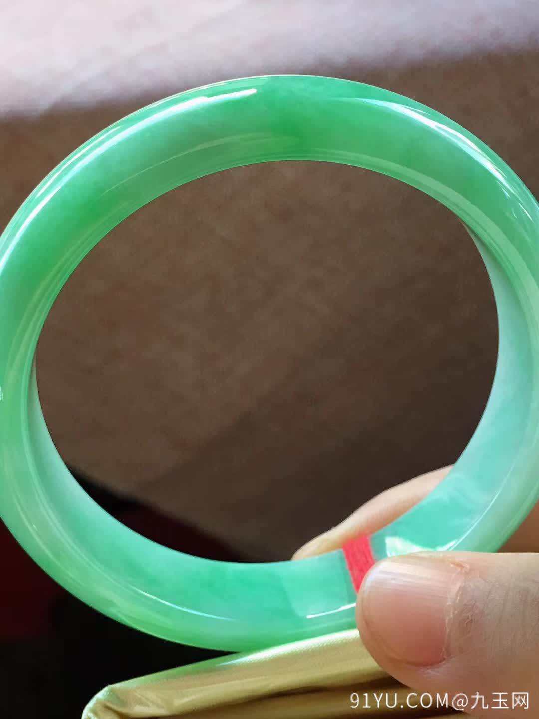 翡翠色种知识,翡翠的色包括几种-第1张图片-翡翠网 翡翠色种知识,翡翠的色包括几种-第1张图片-翡翠网