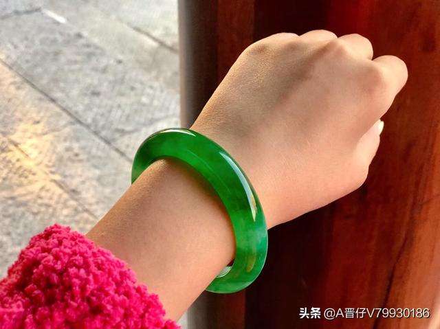 翡翠养人吗?戴翡翠有什么好处不是很好的翡翠养人吗-第1张图片-翡翠网 翡翠养人吗?戴翡翠有什么好处不是很好的翡翠养人吗-第1张图片-翡翠网