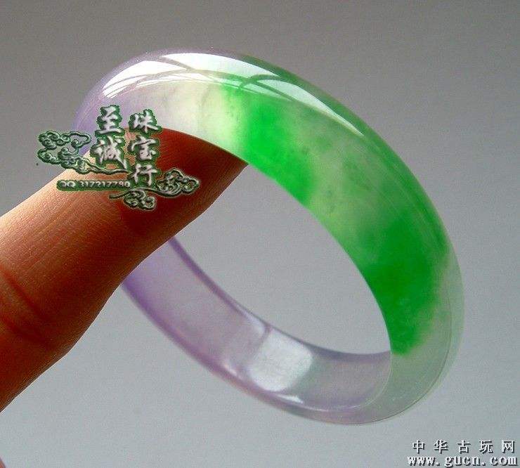 关于绿色玻璃种翡翠手镯价格的信息-第2张图片-翡翠网 关于绿色玻璃种翡翠手镯价格的信息-第2张图片-翡翠网