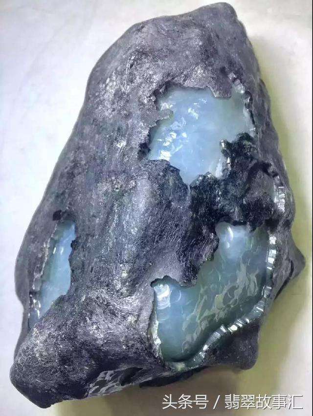 翡翠原石赌石技巧图解翡翠原石皮的知识-第1张图片-翡翠网 翡翠原石赌石技巧图解翡翠原石皮的知识-第1张图片-翡翠网