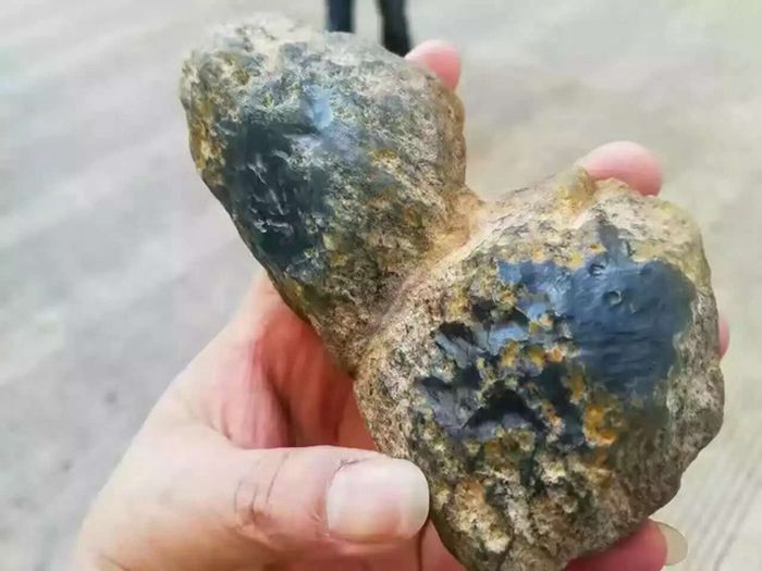 关于老坑玻璃种翡翠原石详解的信息-第2张图片-翡翠网 关于老坑玻璃种翡翠原石详解的信息-第2张图片-翡翠网