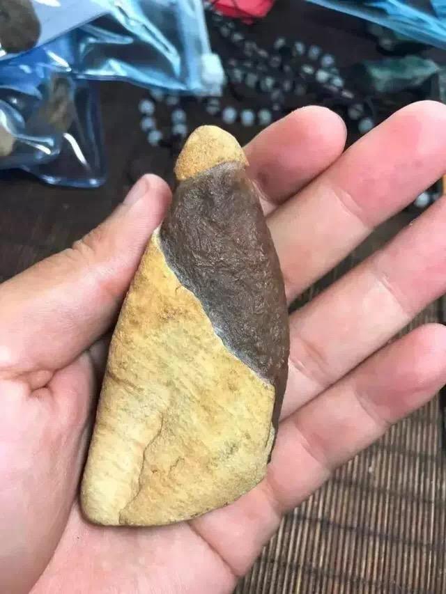 翡翠大马坎原石皮翡翠原石大马坎场口特点-第2张图片-翡翠网 翡翠大马坎原石皮翡翠原石大马坎场口特点-第2张图片-翡翠网