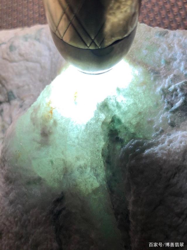 神奇木那翡翠原石木那白岩沙原石特点-第1张图片-翡翠网 神奇木那翡翠原石木那白岩沙原石特点-第1张图片-翡翠网