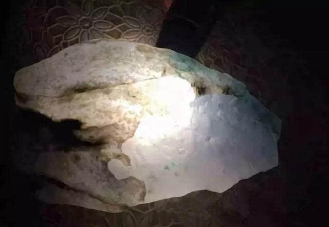 包含翡翠脱砂好还是原石好的词条-第2张图片-翡翠网 包含翡翠脱砂好还是原石好的词条-第2张图片-翡翠网