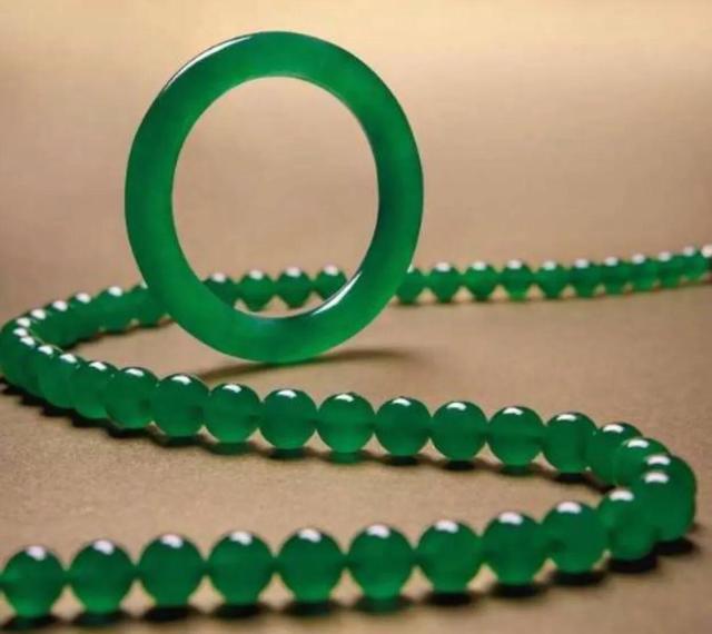 好翡翠项链价格翡翠佛珠项链图片及价格-第1张图片-翡翠网 好翡翠项链价格翡翠佛珠项链图片及价格-第1张图片-翡翠网