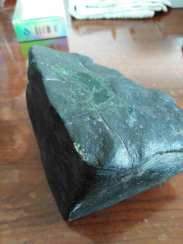 内蒙古满绿翡翠原石,满绿翡翠原石切割视频-第2张图片-翡翠网 内蒙古满绿翡翠原石,满绿翡翠原石切割视频-第2张图片-翡翠网