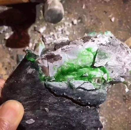 翡翠**怎么选原石,翡翠**无限金币无限钻石版-第2张图片-翡翠网 翡翠**怎么选原石,翡翠**无限金币无限钻石版-第2张图片-翡翠网