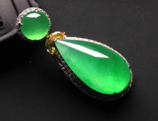 翡翠首饰保养知识,翡翠保养注意事项有哪些-第1张图片-翡翠网 翡翠首饰保养知识,翡翠保养注意事项有哪些-第1张图片-翡翠网