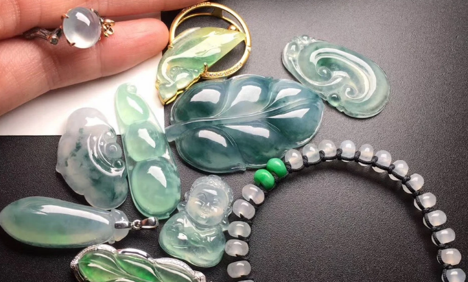 翡翠首饰保养知识,翡翠保养注意事项有哪些-第2张图片-翡翠网 翡翠首饰保养知识,翡翠保养注意事项有哪些-第2张图片-翡翠网