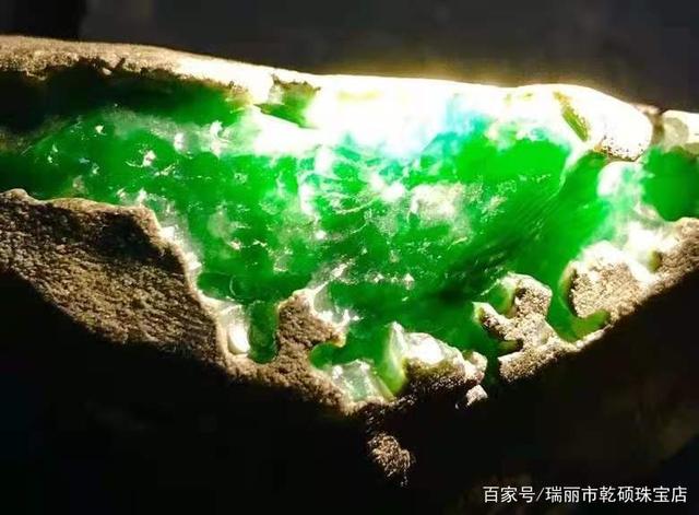 聊城正阳绿翡翠原石的简单介绍-第2张图片-翡翠网 聊城正阳绿翡翠原石的简单介绍-第2张图片-翡翠网