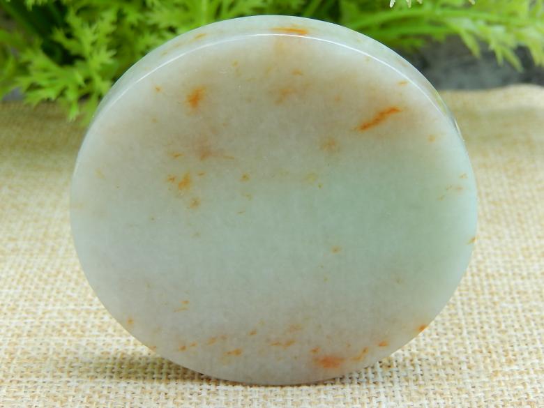 一千多元的翡翠是a货吗,什么是a货翡翠原石-第1张图片-翡翠网 一千多元的翡翠是a货吗,什么是a货翡翠原石-第1张图片-翡翠网