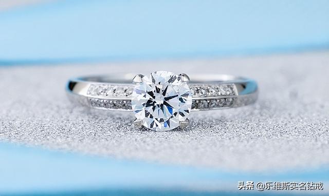 十克拉的钻戒大概得多少钱15克拉钻戒大概多少钱-第1张图片-翡翠网 十克拉的钻戒大概得多少钱15克拉钻戒大概多少钱-第1张图片-翡翠网