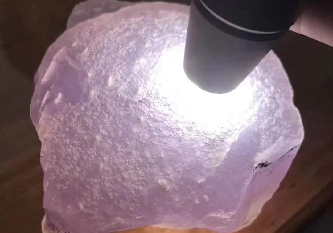 翡翠原石出笼子,翡翠原石为什么都是一块一块的-第2张图片-翡翠网 翡翠原石出笼子,翡翠原石为什么都是一块一块的-第2张图片-翡翠网