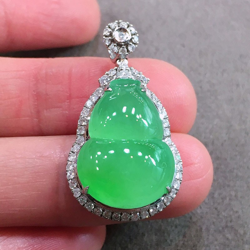翡翠吊坠葫芦价格的简单介绍-第1张图片-翡翠网 翡翠吊坠葫芦价格的简单介绍-第1张图片-翡翠网