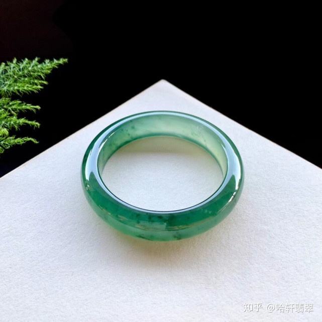 中金翡翠手镯真假鉴定中国黄金的翡翠手镯是真的吗-第2张图片-翡翠网 中金翡翠手镯真假鉴定中国黄金的翡翠手镯是真的吗-第2张图片-翡翠网