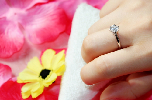 钻石多少钱一克1克拉钻戒多少钱-第1张图片-翡翠网 钻石多少钱一克1克拉钻戒多少钱-第1张图片-翡翠网