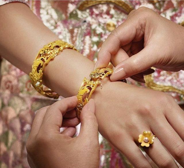 男士黄金戒指款式大全,男士黄金戒指一般多少克-第1张图片-翡翠网 男士黄金戒指款式大全,男士黄金戒指一般多少克-第1张图片-翡翠网