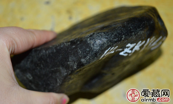 蓝水翡翠原石收购,翡翠原石造假大揭秘-第1张图片-翡翠网 蓝水翡翠原石收购,翡翠原石造假大揭秘-第1张图片-翡翠网