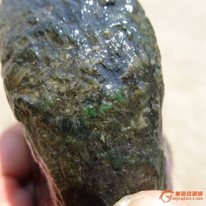 翡翠原石赌石口诀半赌翡翠原石-第2张图片-翡翠网 翡翠原石赌石口诀半赌翡翠原石-第2张图片-翡翠网