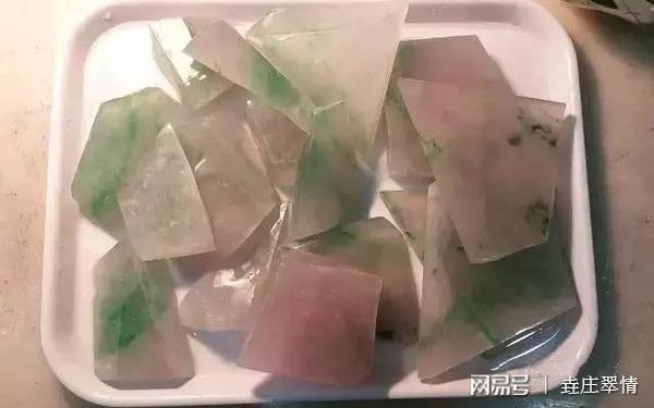 关于翡翠原石的糯冰正冰高冰如何区分的信息-第2张图片-翡翠网 关于翡翠原石的糯冰正冰高冰如何区分的信息-第2张图片-翡翠网