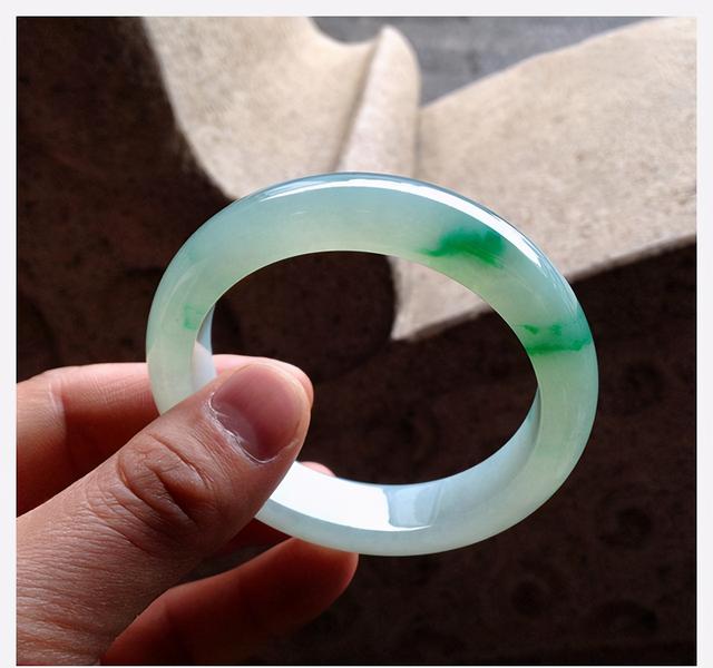 翡翠手镯中的皮纹的简单介绍-第2张图片-翡翠网 翡翠手镯中的皮纹的简单介绍-第2张图片-翡翠网