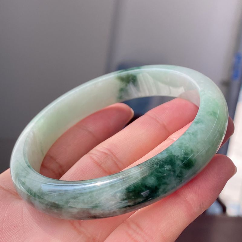 翡翠手镯戴多大怎么计算,翡翠手镯圈口怎么算的-第2张图片-翡翠网 翡翠手镯戴多大怎么计算,翡翠手镯圈口怎么算的-第2张图片-翡翠网