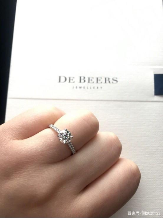 世界十大钻石戒指品牌戴比尔斯-第2张图片-翡翠网 世界十大钻石戒指品牌戴比尔斯-第2张图片-翡翠网