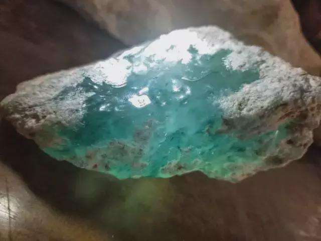 翡翠原石照片图片大全纽扣翡翠原石图片-第2张图片-翡翠网 翡翠原石照片图片大全纽扣翡翠原石图片-第2张图片-翡翠网