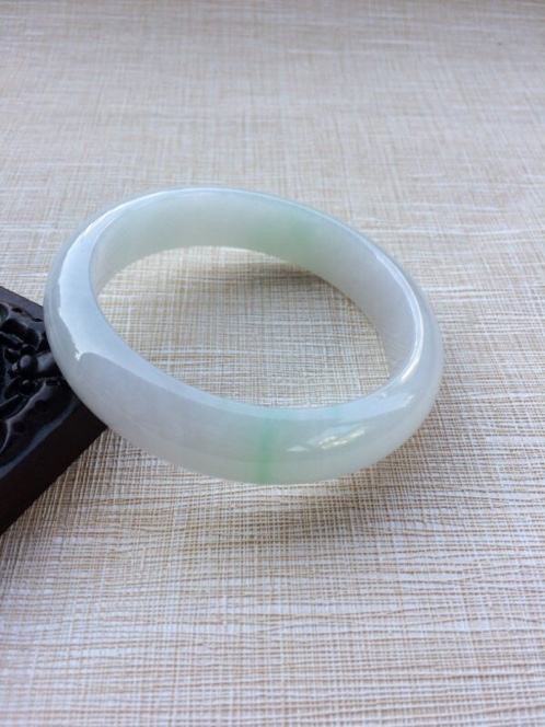 白底青翡翠手镯图片大全小圈口白底青翡翠手镯-第1张图片-翡翠网 白底青翡翠手镯图片大全小圈口白底青翡翠手镯-第1张图片-翡翠网