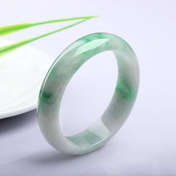 白底青翡翠手镯图片大全小圈口白底青翡翠手镯-第2张图片-翡翠网 白底青翡翠手镯图片大全小圈口白底青翡翠手镯-第2张图片-翡翠网