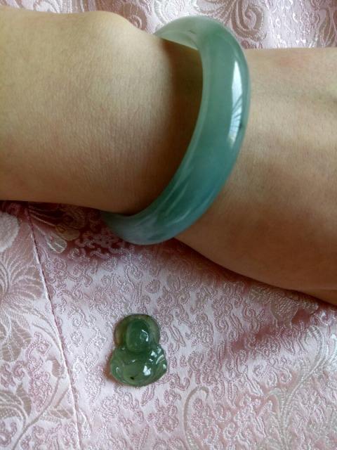 武林风翡翠手镯的简单介绍-第1张图片-翡翠网 武林风翡翠手镯的简单介绍-第1张图片-翡翠网