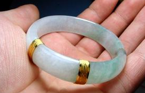 翡翠手镯摔坏了镶金的简单介绍-第2张图片-翡翠网 翡翠手镯摔坏了镶金的简单介绍-第2张图片-翡翠网