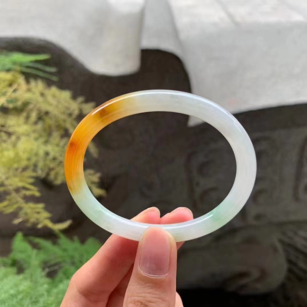 560冰色翡翠手镯多少钱的简单介绍-第1张图片-翡翠网 560冰色翡翠手镯多少钱的简单介绍-第1张图片-翡翠网